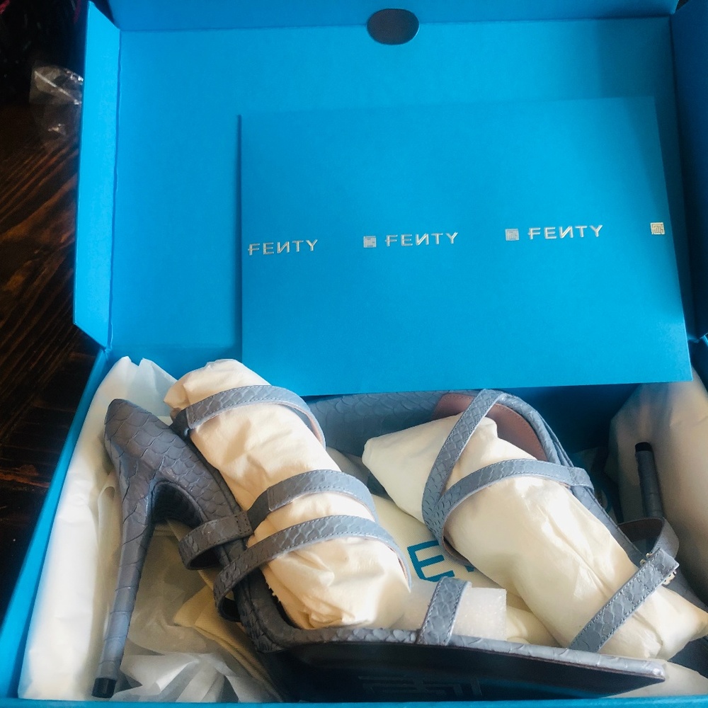 FENTY Spiraling Sandals (40)